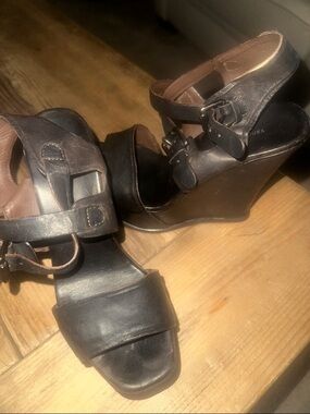 Vera Wang Lavender Label Black Strappy Open-Toe Sandals